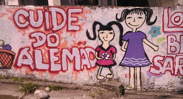 Tekst: 'draag zorg voor Alemao' (naam van de favela). Foto Tine Vanhee
