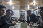 Koerdische journalisten aan tafel in Diyarbakir. Foto Ans Boersma