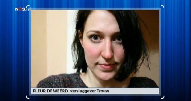 Fleur de Weerd aan de telefoon bij Nieuwsuur. Foto screenshot NOS
