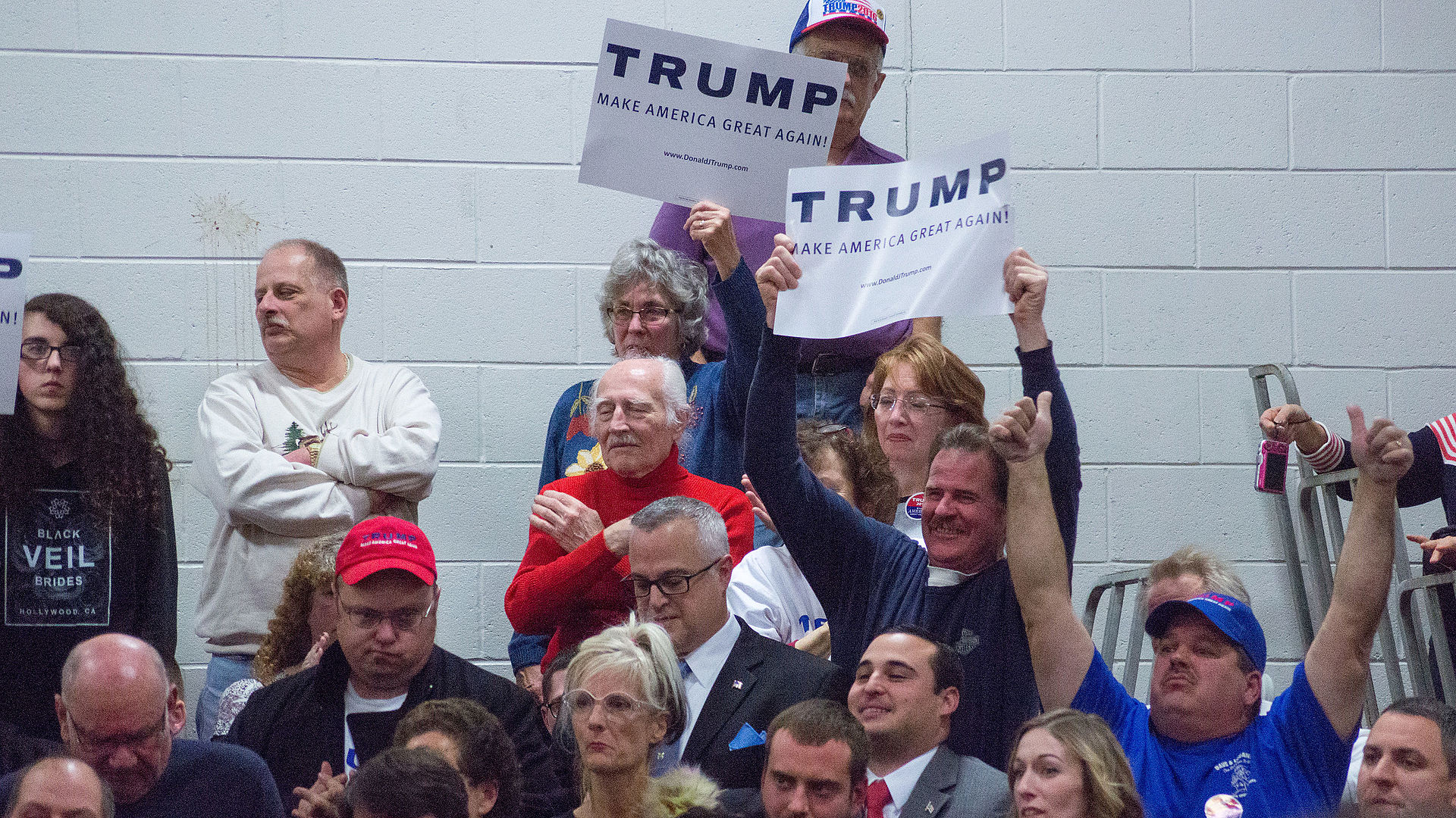 Donald Trump campagnebijeenkomst in Nashua, New Hampshire in december 2015. Foto Marc Nozell / Wikimedia Commons (https://tinyurl.com/zvem6w8)