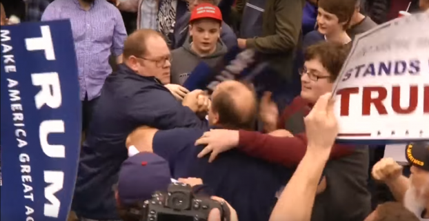 Onrust bij Trump evenement in Cleveland in maart. Foto screenshot YouTube / CNN